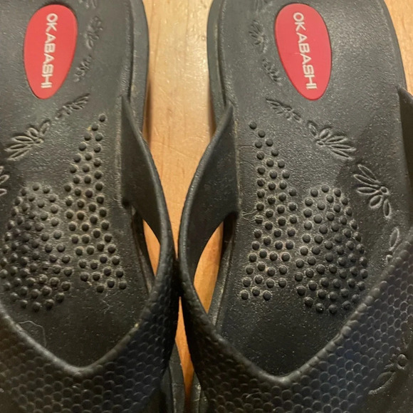 Okabashi women’s black flip flop size small vacation!! - Picture 3 of 3